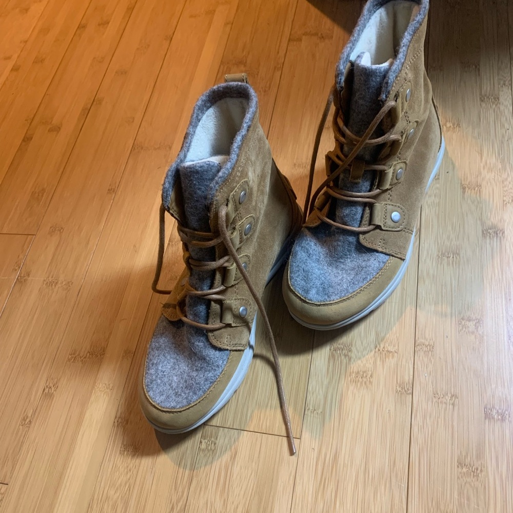 Sorel Tan and Gray Lace-Up Boots
